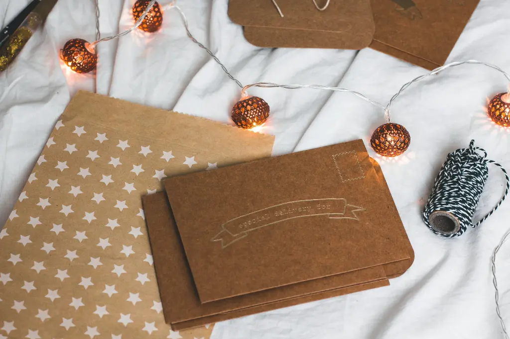 unsplash_mgfAmgZyEKc_gift cards.jpg.jpg.jpg.webp