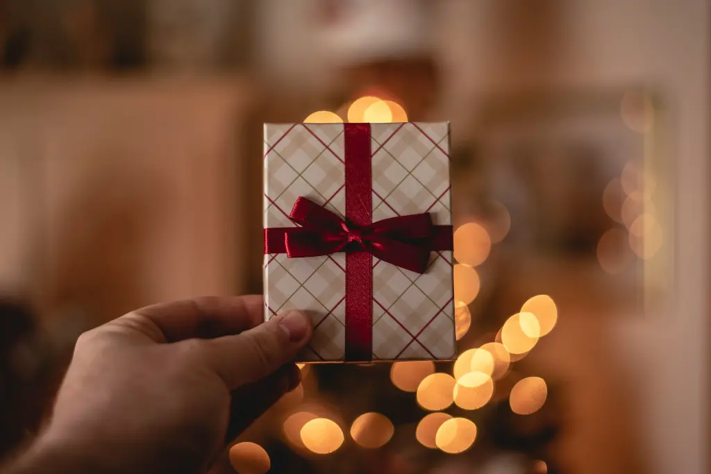 unsplash_Rv_UID0uyMM_gift cards.jpg.jpg.webp